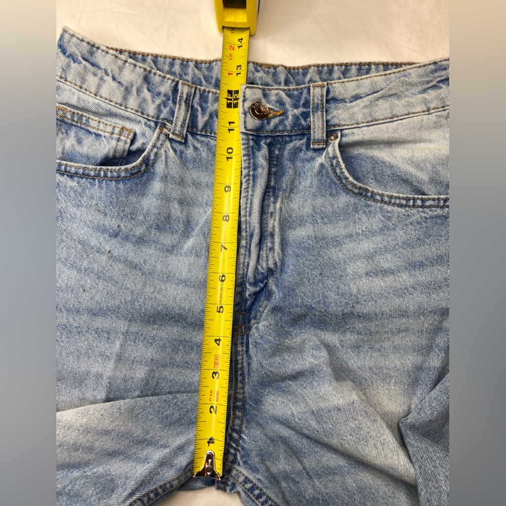H&M Divided Light Blue‎ High-Waist Straight Jeans Size 4 zipper close - Picture 6 of 16